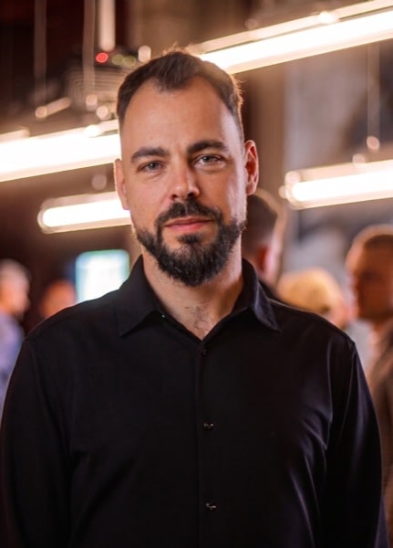 Patrik Štipák · CIO / COO
